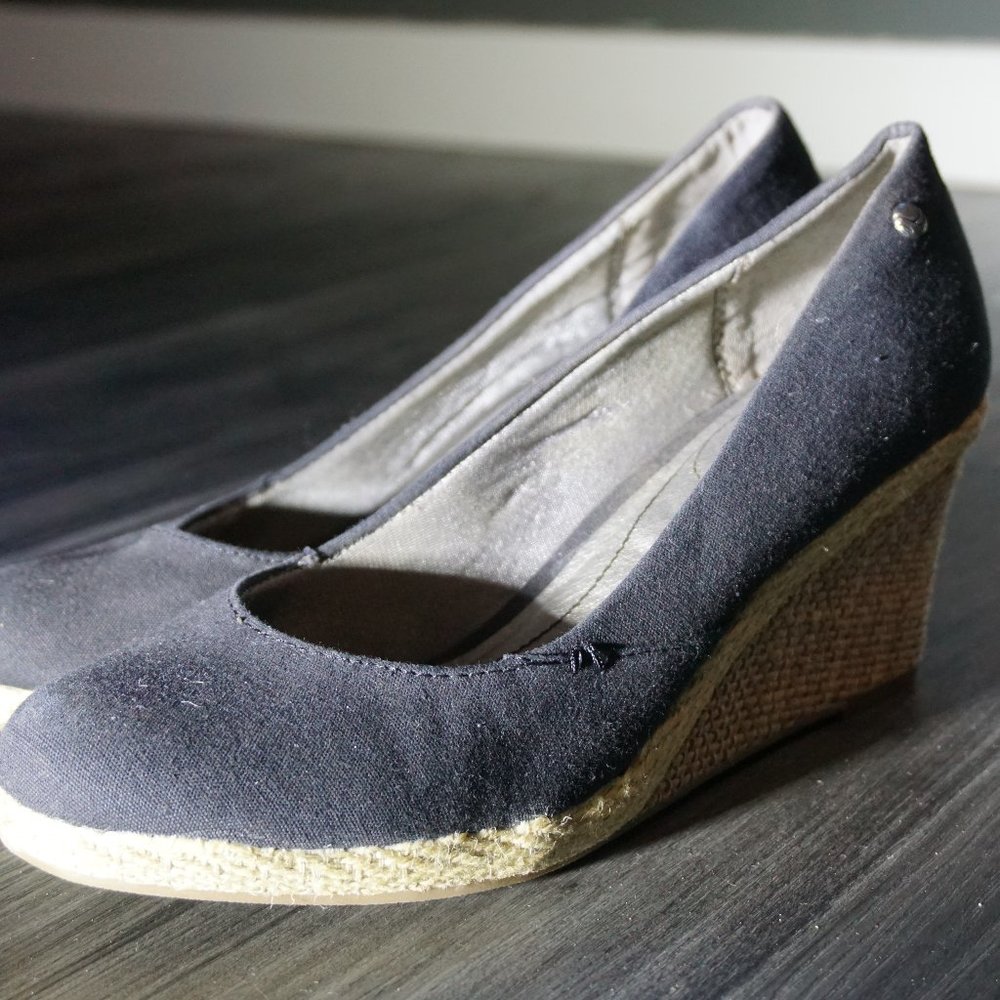 Life Stride Size 9 Black Wedges